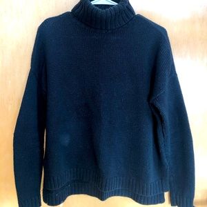 Old Navy turtleneck, lots of life left. Marked as a small, fits true to size.